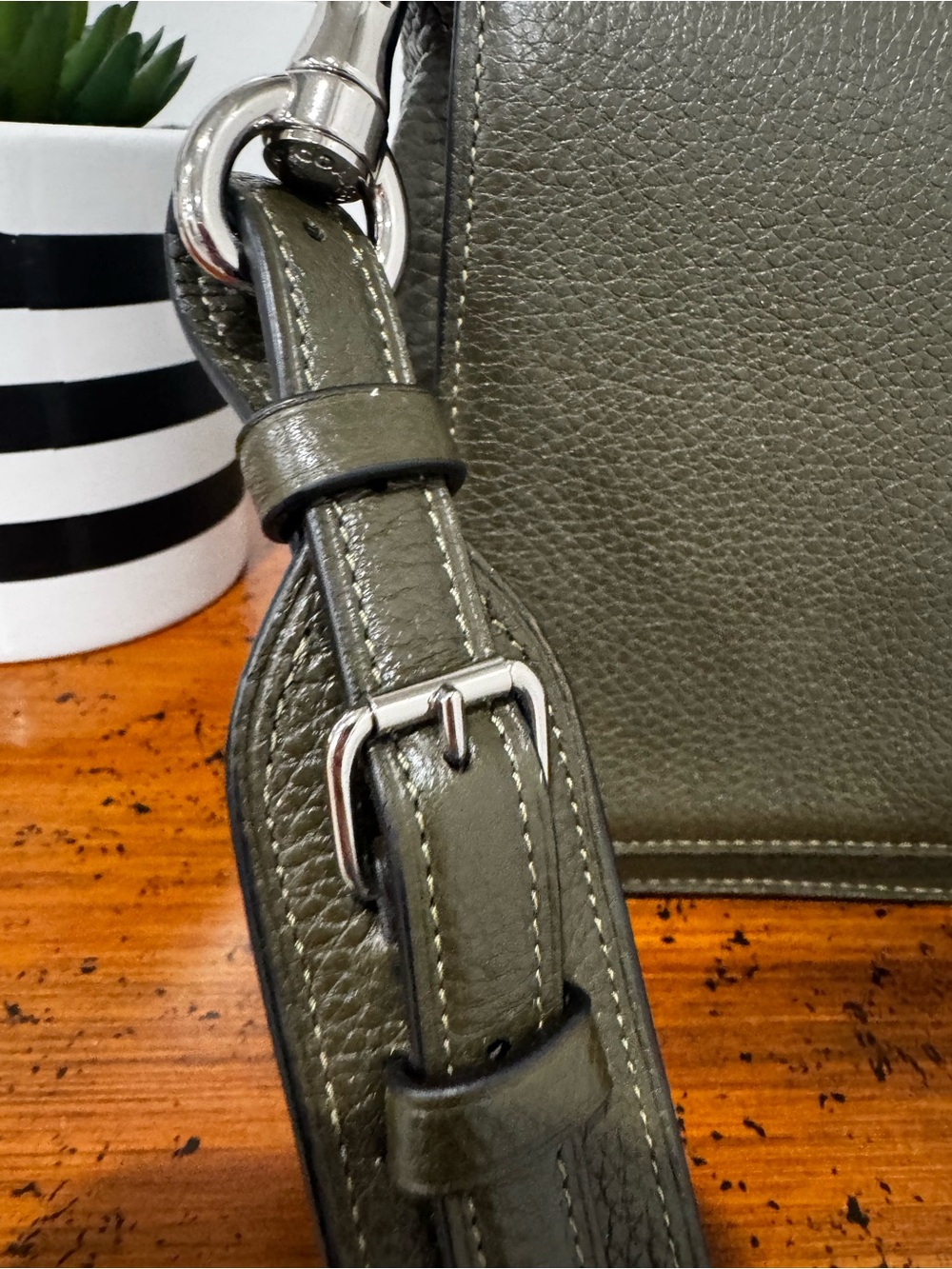 💚COACH Pebbled Leather Flap Crossbody Bag Olive Green Silver Hardware style76698 - Picture 3 of 12